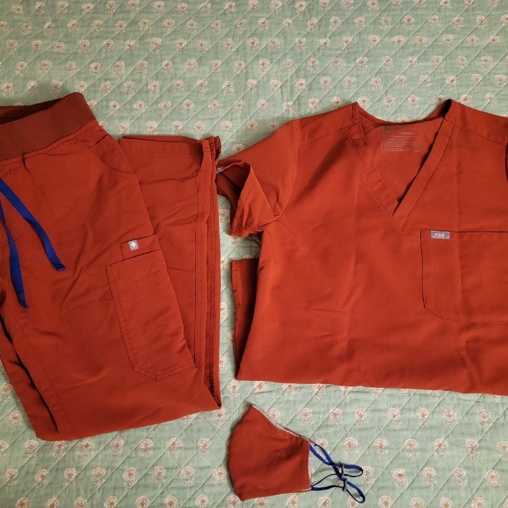 ⛔ SOLD ⛔ Figs auburn scrub set size small Catarina Yola Yoga waistband pants